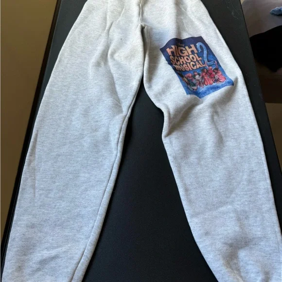 High School Musical 2 sweats - Picture 2 of 7